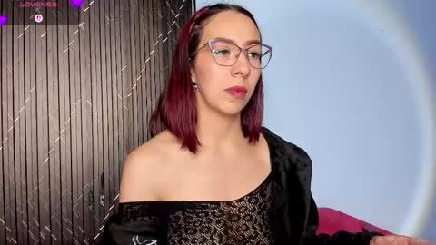 moolly_evanz online show from 20, 4, 2026