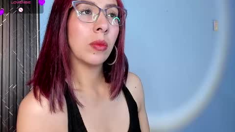moolly_evanz online show from 25, 4, 2026