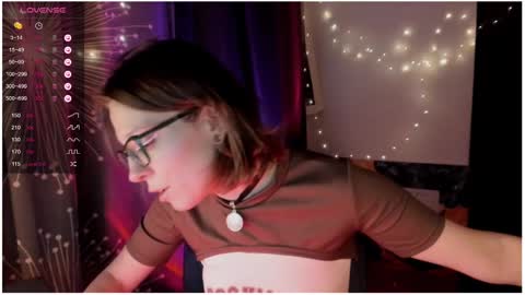 Snapshot of moon__girl chatting on 6, 12, 2024 Roxy online show from 6, 12, 2024