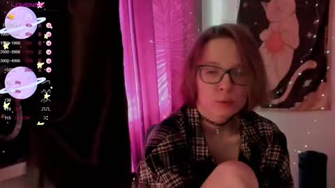 Snapshot of moon__girl chatting on 28, 10, 2025 Roxy online show from 28, 10, 2025