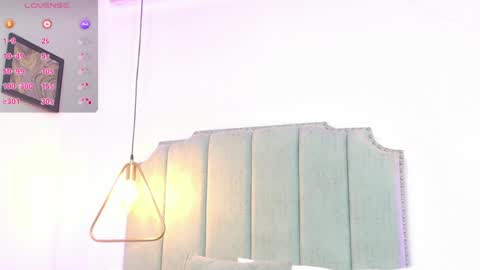 Snapshot of moon_blue95 chatting on 30, 4, 2026 Moon online show from 30, 4, 2026