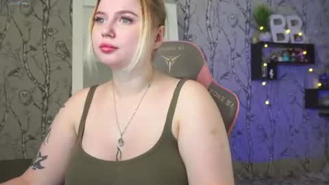 Snapshot of moon_valkyriie chatting on 10, 6, 2026 Emilia online show from 10, 6, 2026