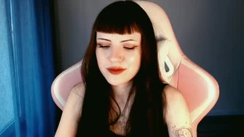 Snapshot of moon_velvet chatting on 6, 5, 2026 sophie online show from 6, 5, 2026