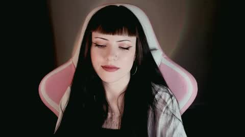 Snapshot of moon_velvet chatting on 25, 5, 2026 sophie online show from 25, 5, 2026