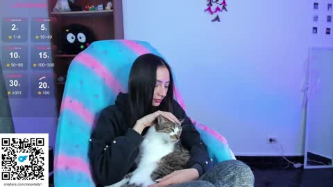 MOON  online show from 28, 1, 2025