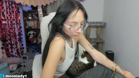 MOON  online show from 8, 6, 2026