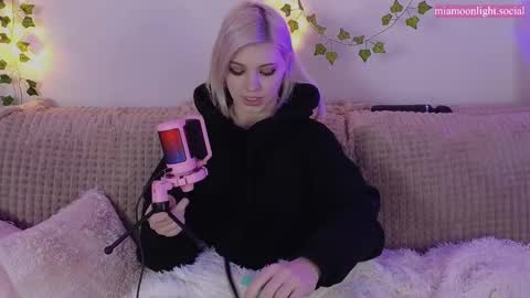 Mia   online show from 16, 2, 2025