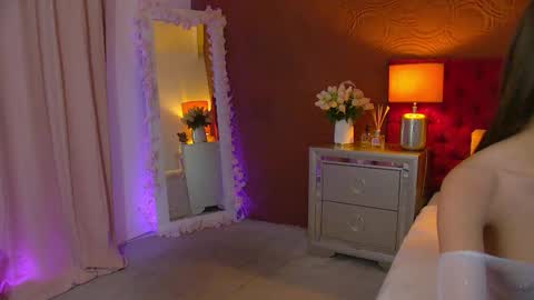 moonligt_iris online show from 26, 11, 2025