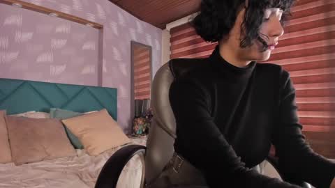 Snapshot of moony_14 chatting on 2, 2, 2025 Michelle online show from 2, 2, 2025