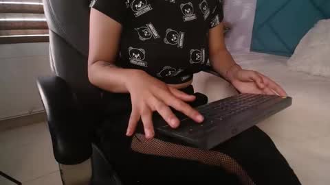 Snapshot of moony_14 chatting on 6, 3, 2025 Michelle online show from 6, 3, 2025