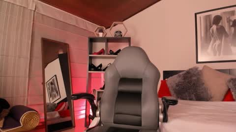 Snapshot of moony_14 chatting on 29, 10, 2025 Michelle online show from 29, 10, 2025