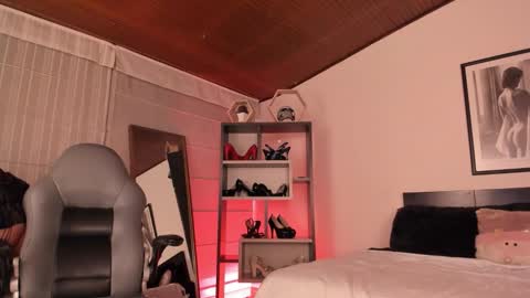 Snapshot of moony_14 chatting on 25, 11, 2025 Michelle online show from 25, 11, 2025