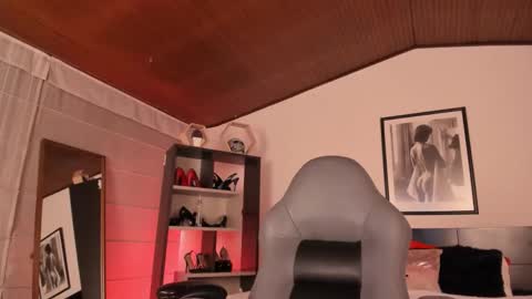 Snapshot of moony_14 chatting on 2, 12, 2025 Michelle online show from 2, 12, 2025