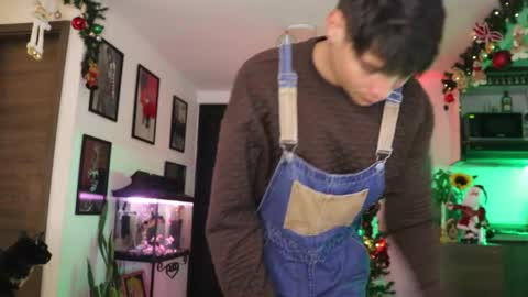   online show from 1, 1, 2025