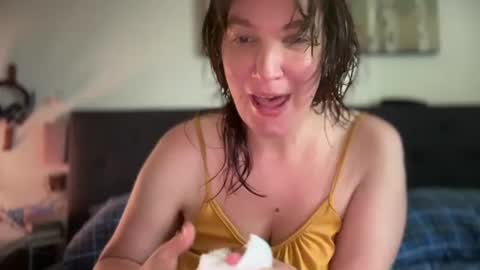 Snapshot of mossy_mommy chatting on 10, 7, 2026 Mossy Mommy online show from 10, 7, 2026