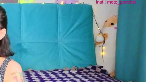 Snapshot of moto_ponchik chatting on 1, 5, 2026 Kris online show from 1, 5, 2026