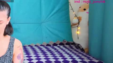 Snapshot of moto_ponchik chatting on 2, 5, 2026 Kris online show from 2, 5, 2026