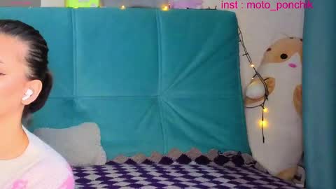 Snapshot of moto_ponchik chatting on 5, 5, 2026 Kris online show from 5, 5, 2026