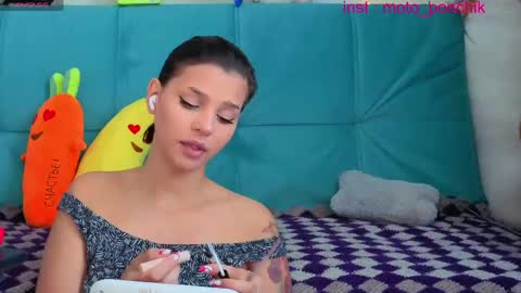 Snapshot of moto_ponchik chatting on 27, 5, 2026 Kris online show from 27, 5, 2026