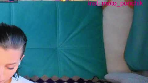 Snapshot of moto_ponchik chatting on 3, 6, 2026 Kris online show from 3, 6, 2026