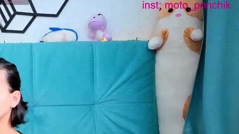 Snapshot of moto_ponchik chatting on 7, 6, 2026 Kris online show from 7, 6, 2026