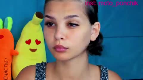 Snapshot of moto_ponchik chatting on 19, 6, 2026 Kris online show from 19, 6, 2026