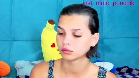Snapshot of moto_ponchik chatting on 21, 6, 2026 Kris online show from 21, 6, 2026