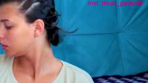 Snapshot of moto_ponchik chatting on 20, 7, 2026 Kris online show from 20, 7, 2026