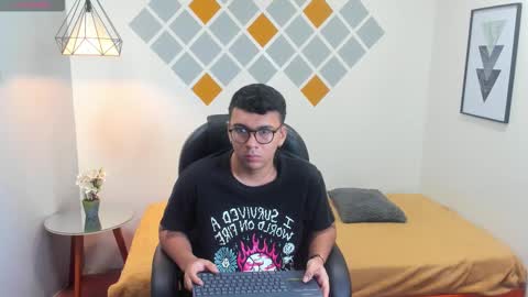 Mou Fly online show from 30, 9, 2025