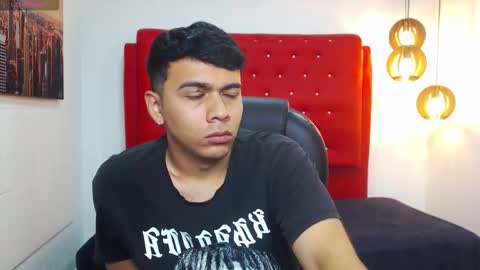 Mou Fly online show from 12, 11, 2025