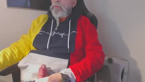 mr_boombastic2021 online show from 3, 1, 2025