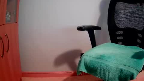 Snapshot of mr_funtease chatting on 17, 11, 2025 Fit and Fun....10 Hung online show from 17, 11, 2025