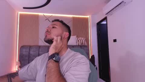 MIKEE online show from 26, 2, 2026