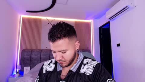 MIKEE online show from 19, 4, 2026