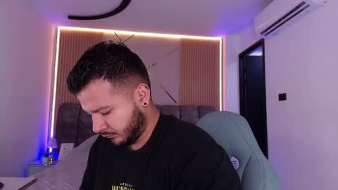 MIKEE online show from 28, 4, 2026