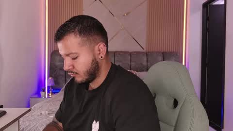 MIKEE online show from 5, 6, 2026