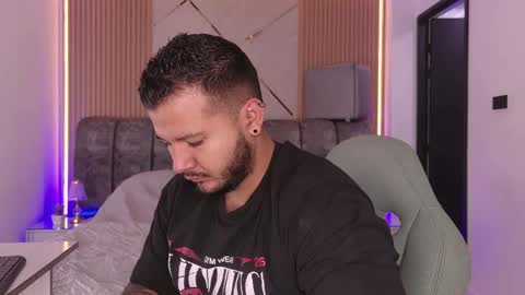 MIKEE online show from 6, 6, 2026