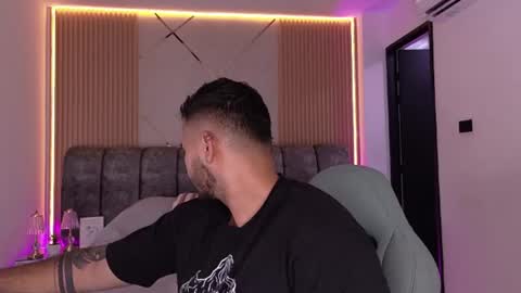 MIKEE online show from 25, 6, 2026