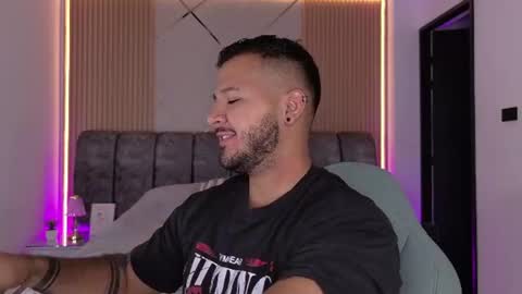 MIKEE online show from 25, 7, 2026