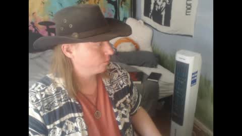 Snapshot of mr_strawberry chatting on 24, 4, 2026 mr_strawberry online show from 24, 4, 2026