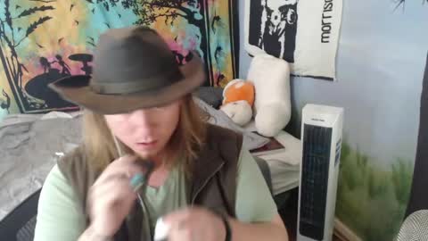 Snapshot of mr_strawberry chatting on 29, 5, 2026 mr_strawberry online show from 29, 5, 2026