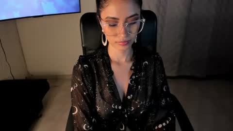 Mr.  Mrs. Smith  online show from 15, 7, 2026