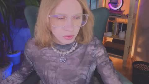 Snapshot of mrs_mills chatting on 14, 11, 2025 Barbie online show from 14, 11, 2025