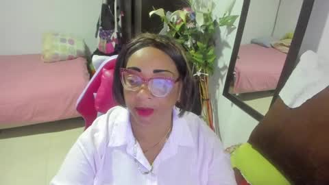 mrs_mommy online show from 6, 1, 2025