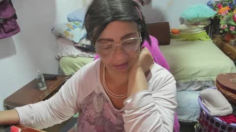 mrs_mommy online show from 6, 4, 2026