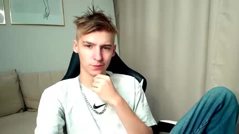 Snapshot of mrsexycum4u chatting on 15, 10, 2025 Adam online show from 15, 10, 2025