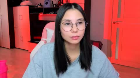 ms_emily_ online show from 31, 10, 2025