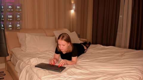 Snapshot of ms_evasweet chatting on 16, 12, 2024 Eva 3 online show from 16, 12, 2024