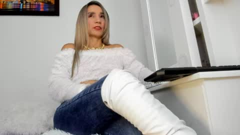 ms_lunarose online show from 13, 6, 2026