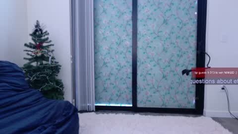 Snapshot of ms_mochii chatting on 20, 12, 2024 R o r i SnapChat heyroriv2 wednesday - sunday Noon oclock mountain - 5pm mountain online show from 20, 12, 2024